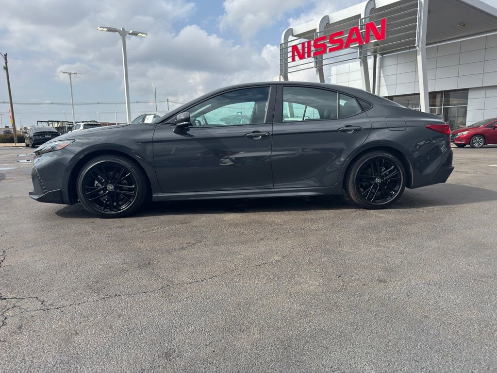 Used 2025 Toyota Camry SE image 2