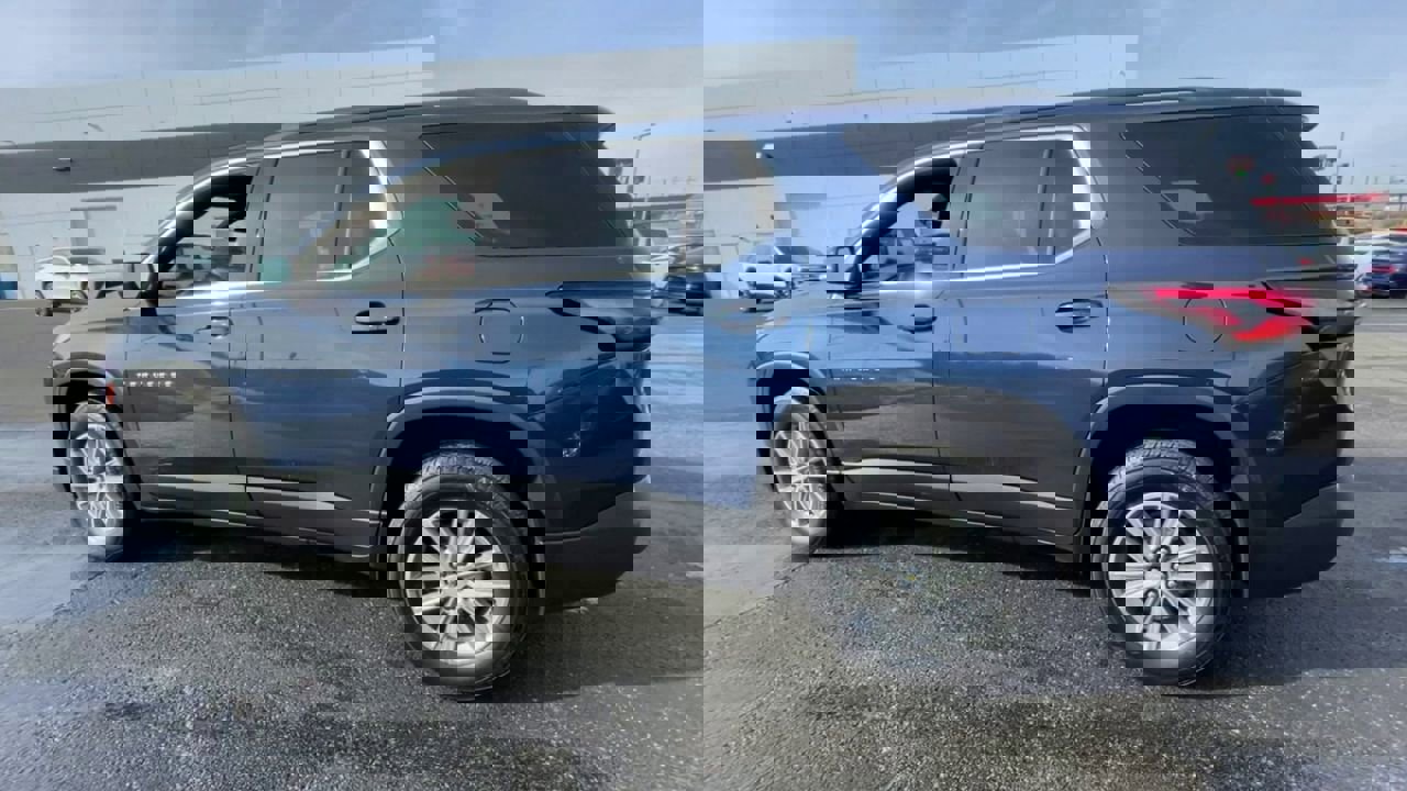 Certified 2023 Chevrolet Traverse LT image 3