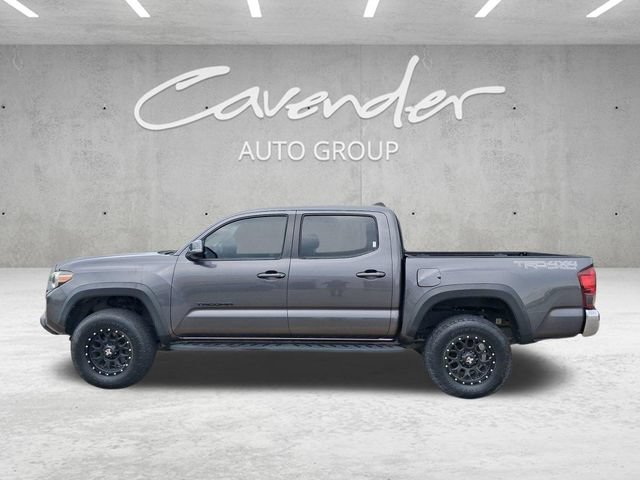 Used 2018 Toyota Tacoma TRD Off-Road AWD/4WD image 16
