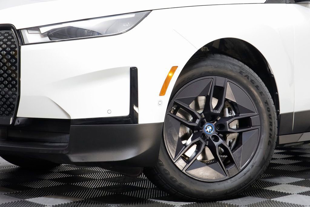 Used 2025 BMW iX xDrive50 image 3