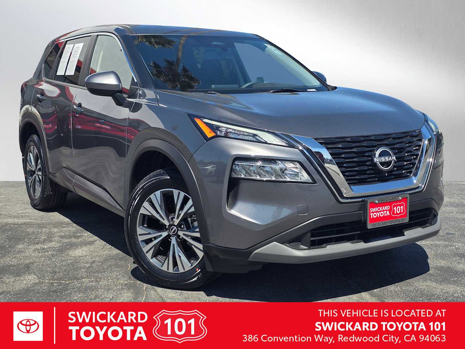 Used 2023 Nissan Rogue SV image 1