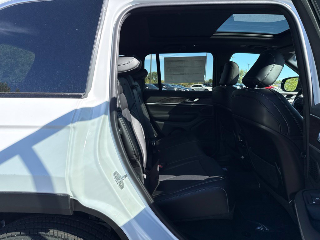 New 2027 Jeep Grand Cherokee Limited AWD/4WD image 12