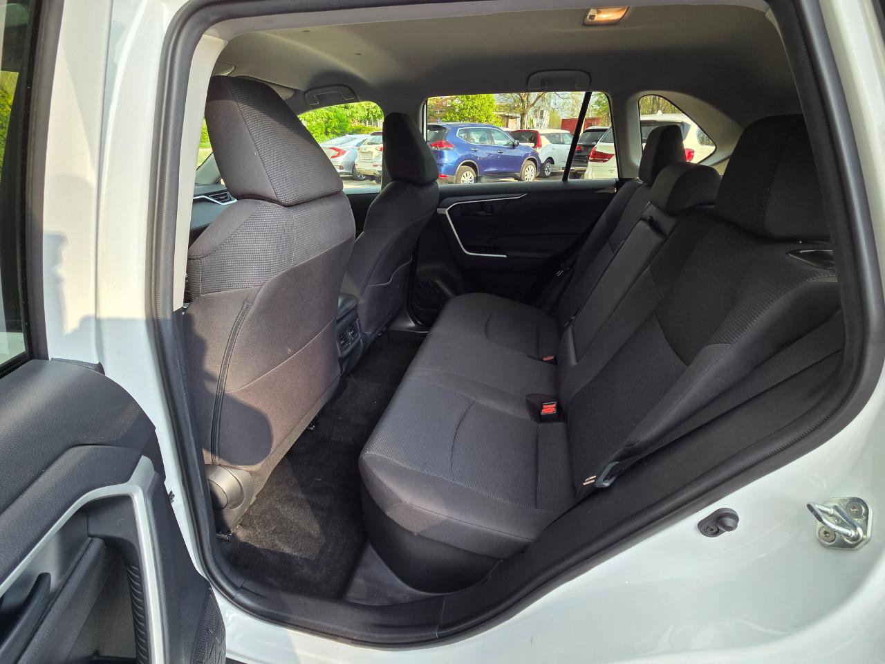 Used 2021 Toyota RAV4 LE AWD/4WD image 16