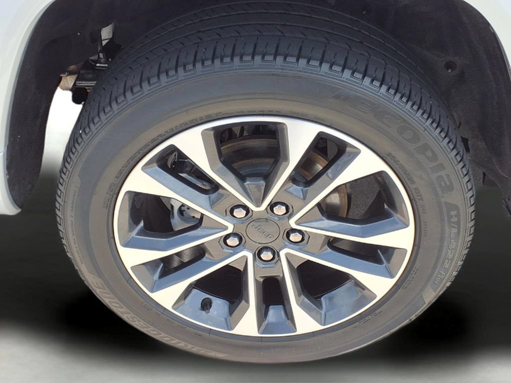 Used 2023 Jeep Grand Cherokee Overland RWD image 9