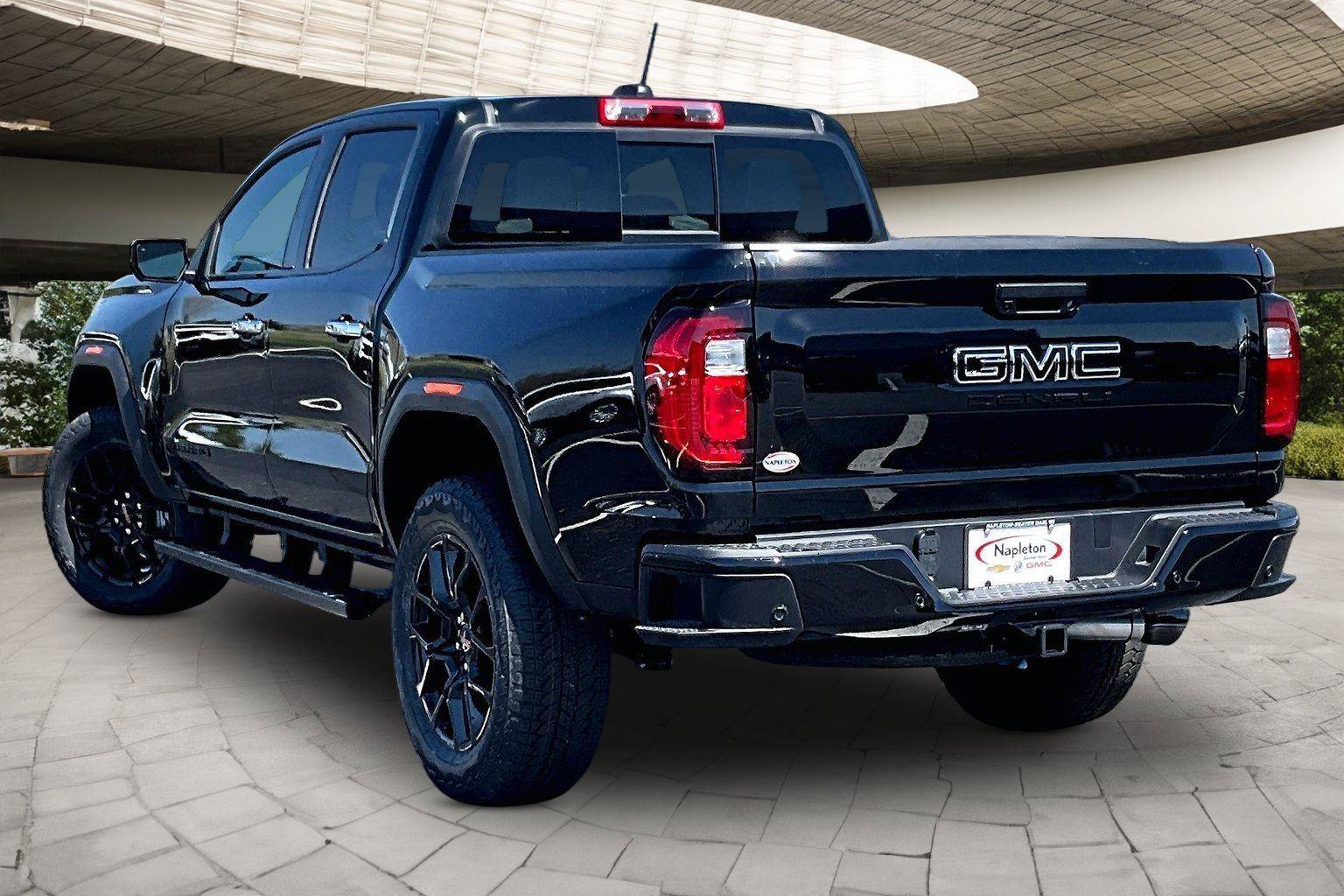 New 2026 GMC Canyon Denali w/ LPO, Denali Black Edition AWD/4WD image 3