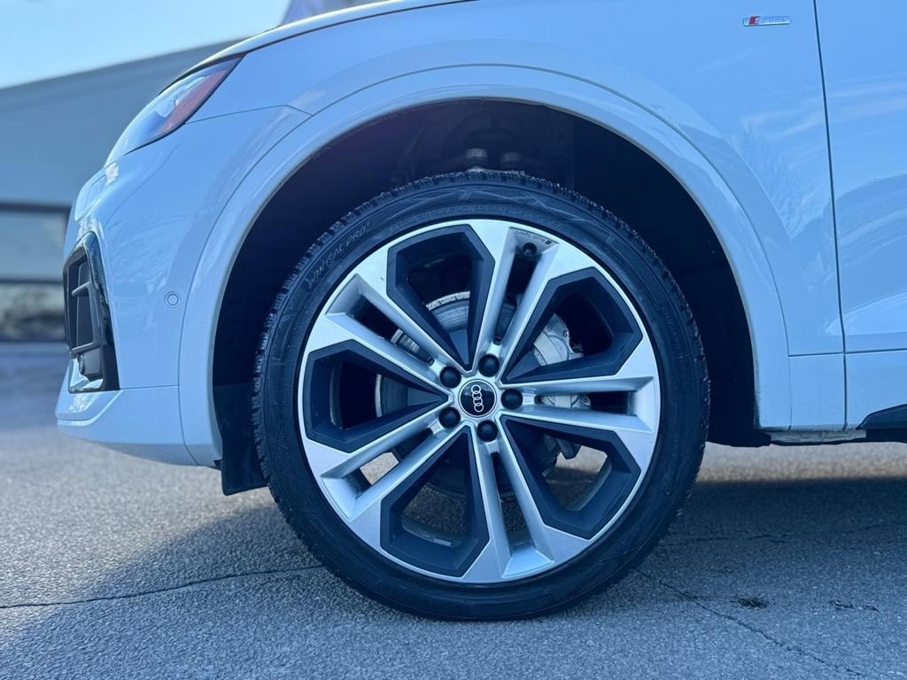 Used 2023 Audi Q5 2.0T Prestige w/ Prestige Package image 8