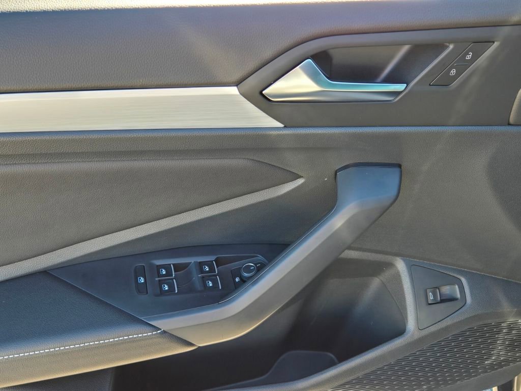 Certified 2025 Volkswagen Jetta Sport image 15