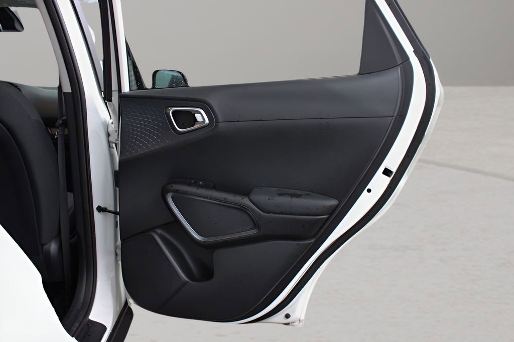 Used 2022 Kia Soul S FWD image 11
