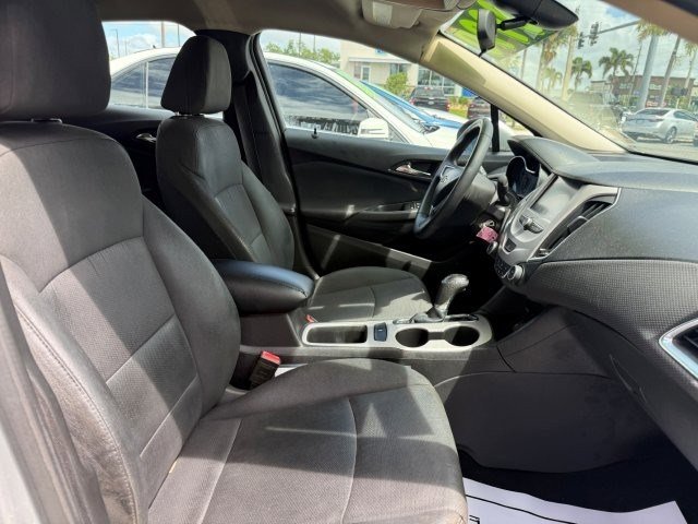 Used 2017 Chevrolet Cruze LS FWD image 11