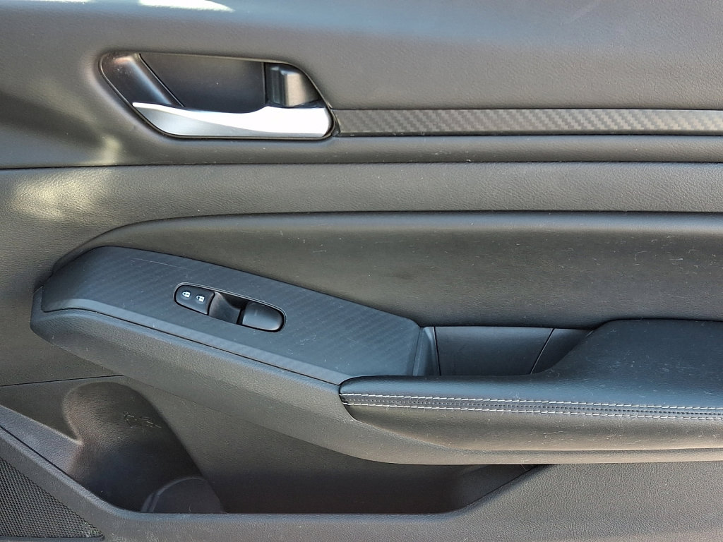 Used 2024 Nissan Altima 2.5 SV image 10