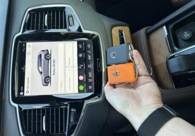 Used 2023 Volvo XC90 B6 Plus image 4