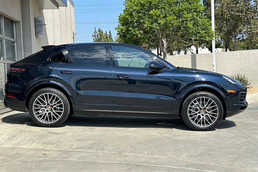 Used 2023 Porsche Cayenne Platinum Edition image 6