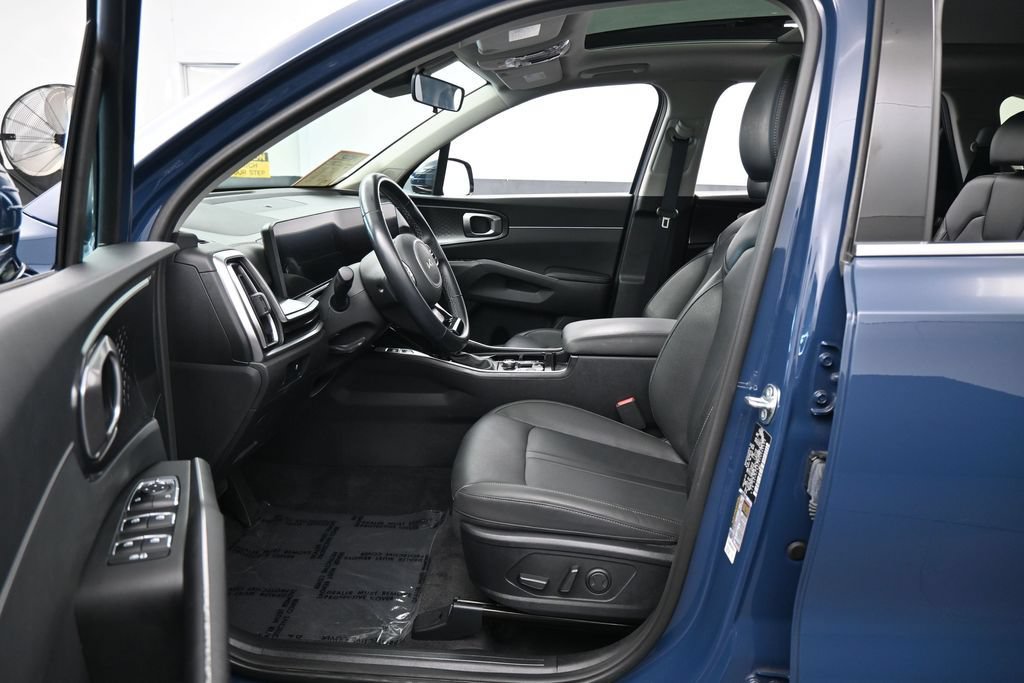 Used 2025 Kia Sorento S w/ Panoramic Sunroof Package FWD image 11