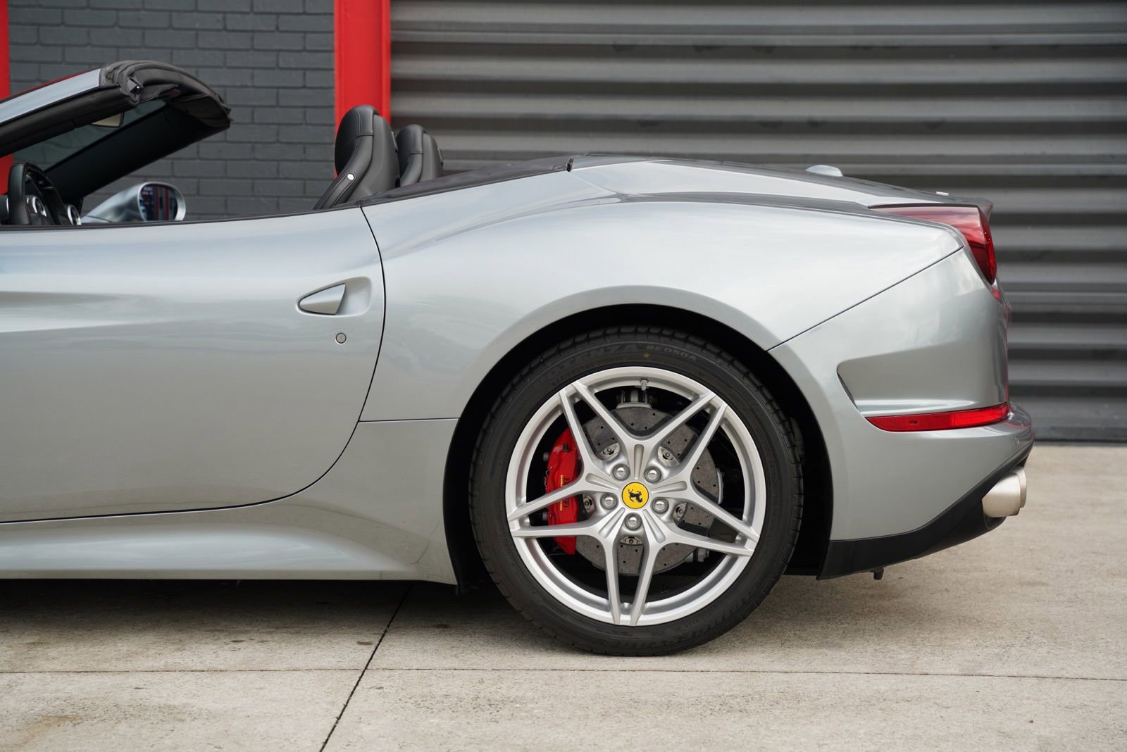 Used 2016 Ferrari California T image 3