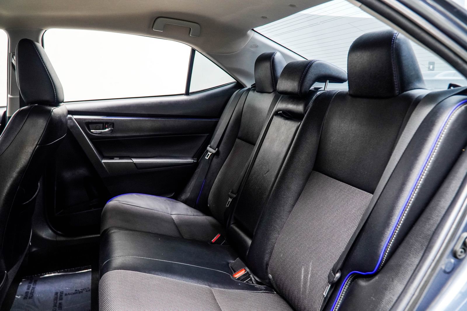 Used 2018 Toyota Corolla SE image 38