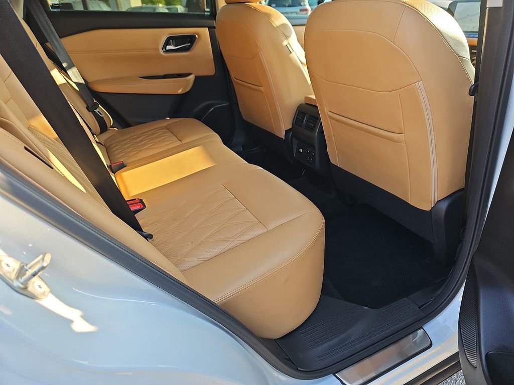 Used 2023 Nissan Rogue Platinum w/ Platinum Premium Package FWD image 14