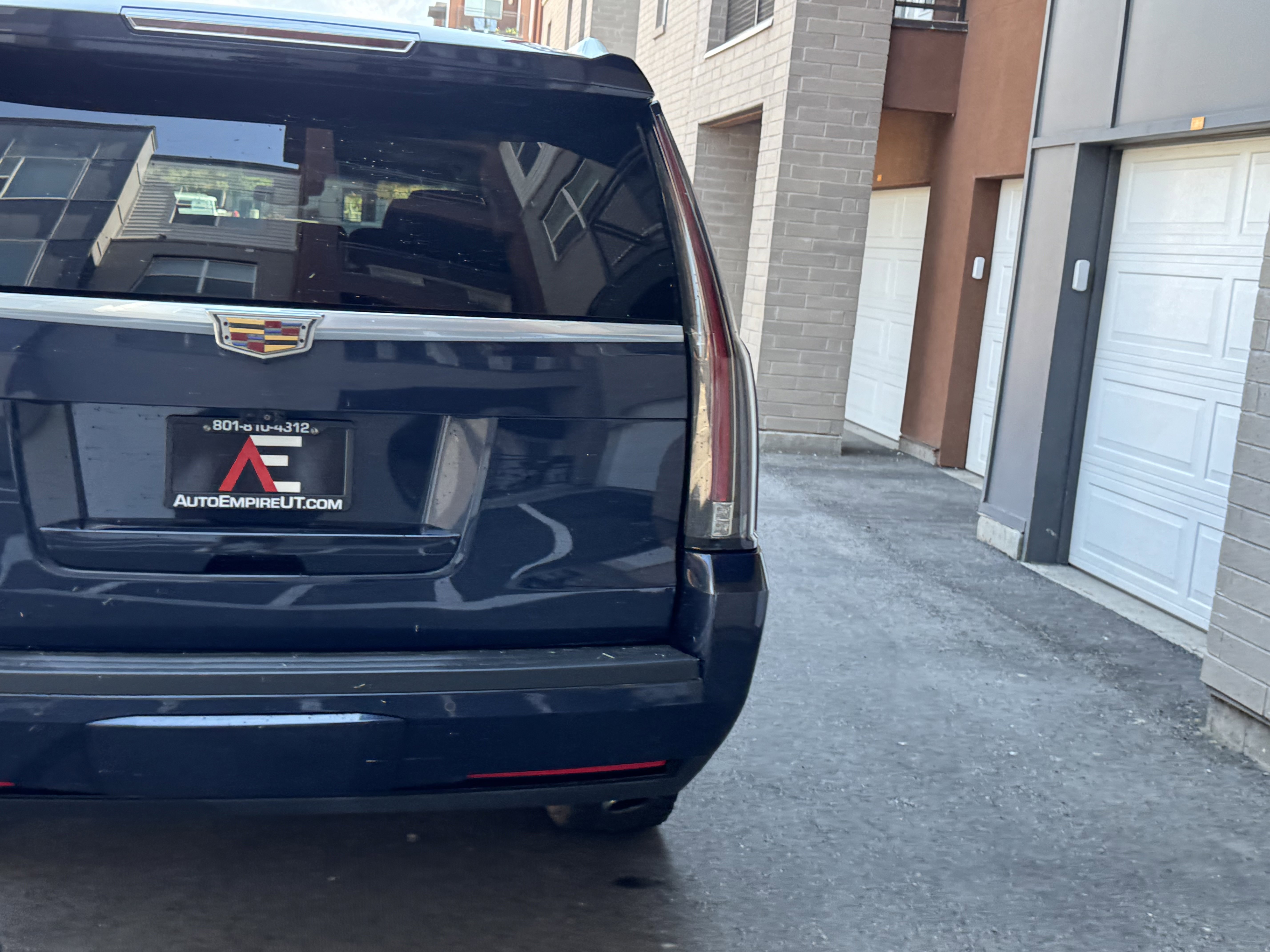 Used 2017 Cadillac Escalade ESV Luxury image 4