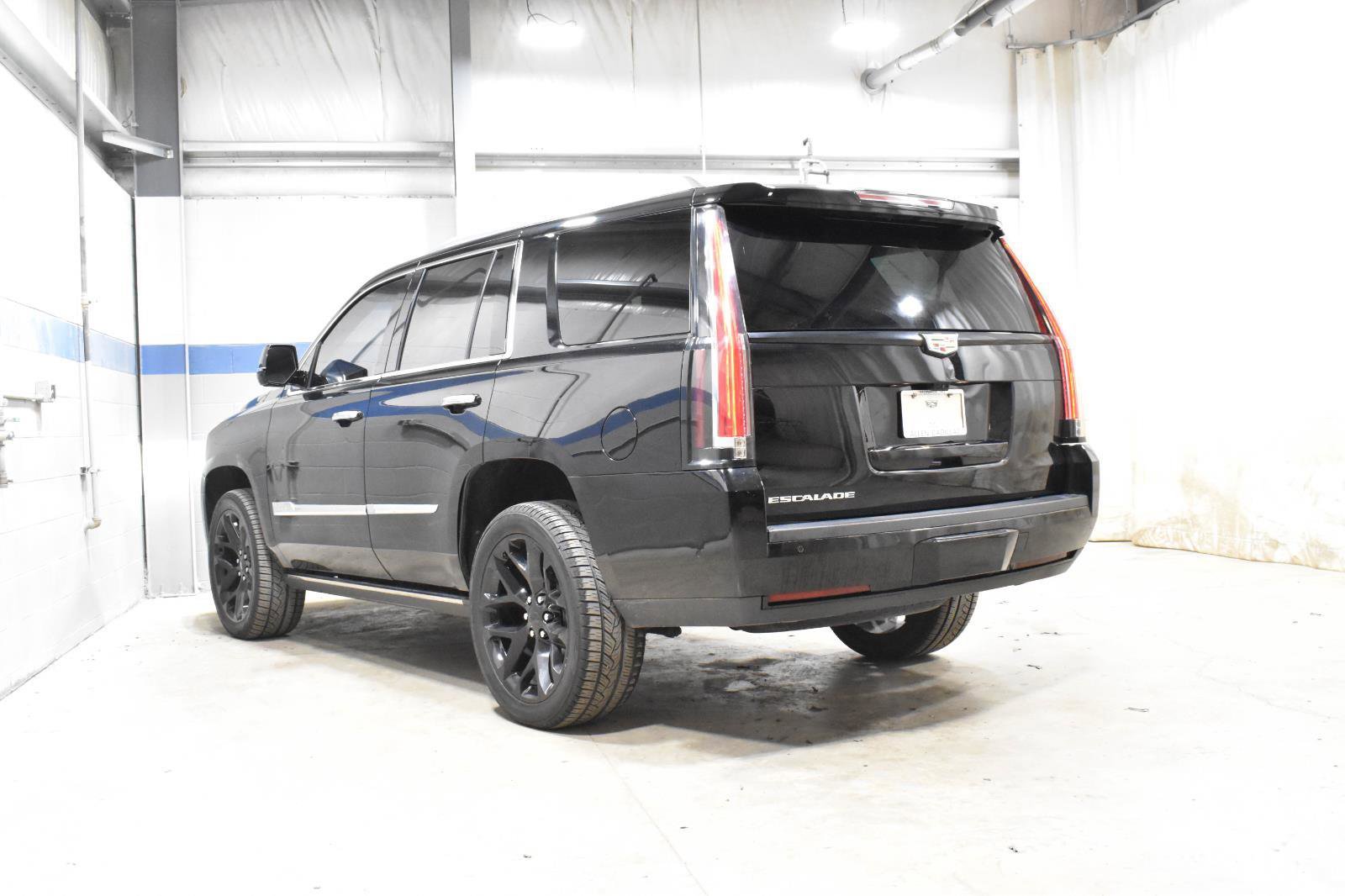 Used 2019 Cadillac Escalade Premium Luxury image 26
