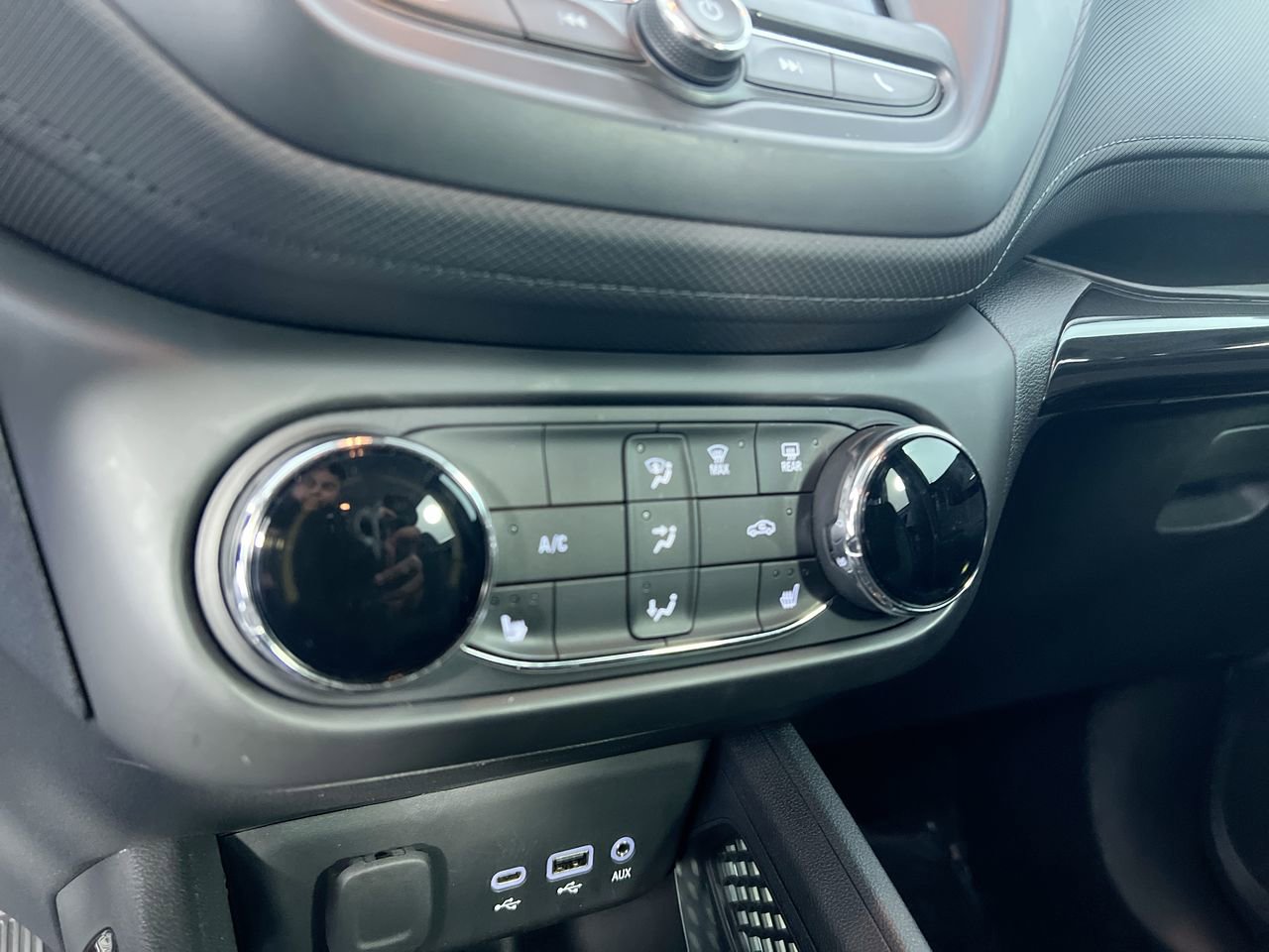 Used 2023 Chevrolet TrailBlazer LT FWD image 24