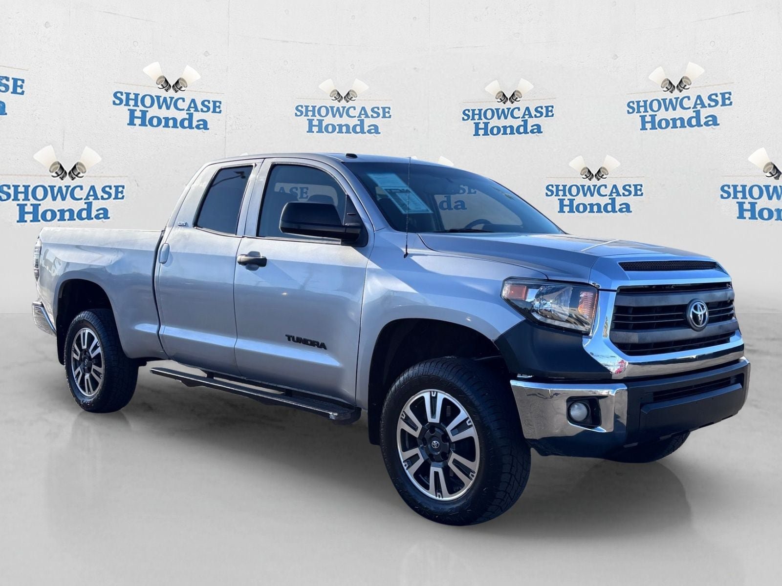 Used 2015 Toyota Tundra SR5 w/ SR5 Upgrade Package RWD image 10