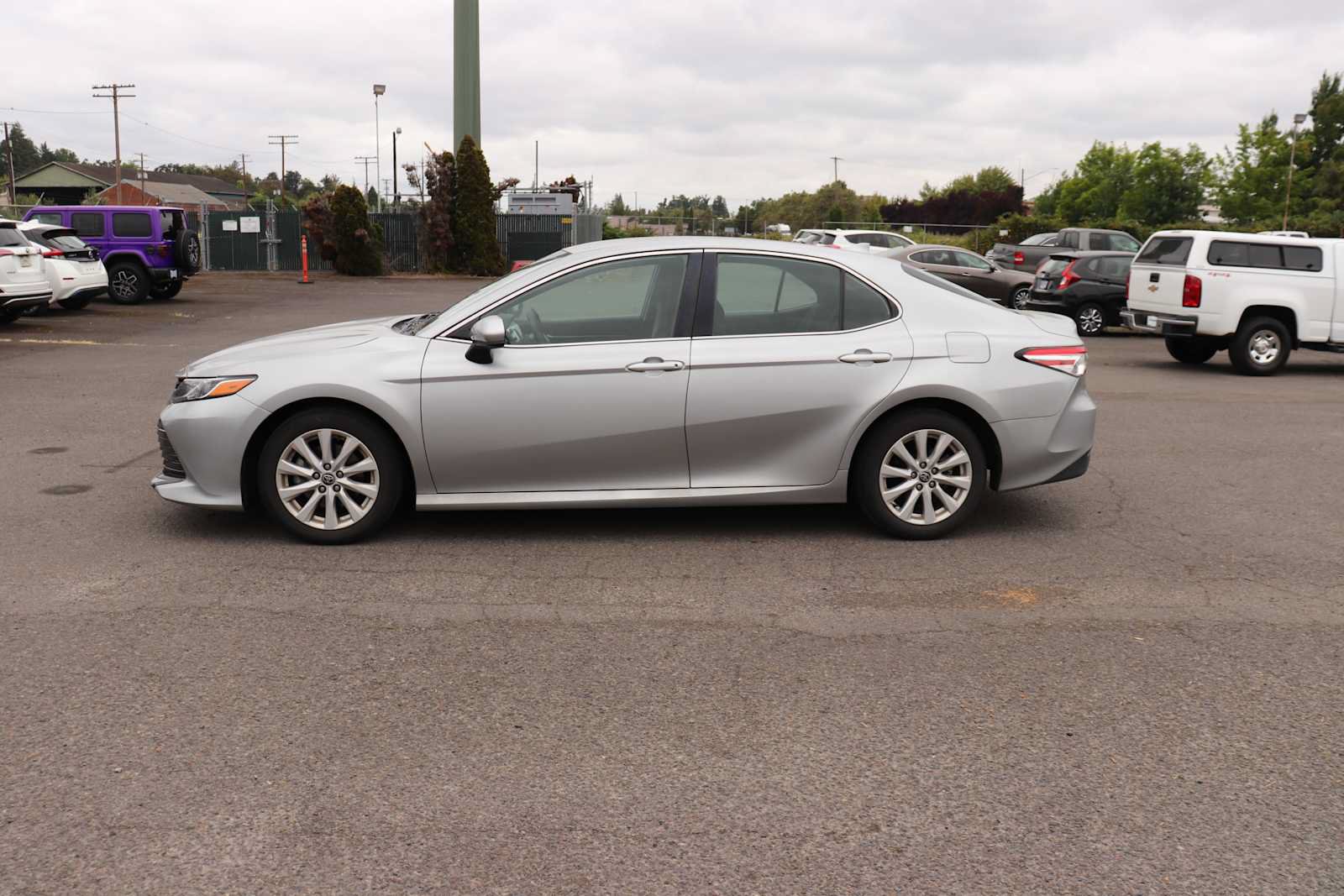 Used 2020 Toyota Camry LE FWD image 8
