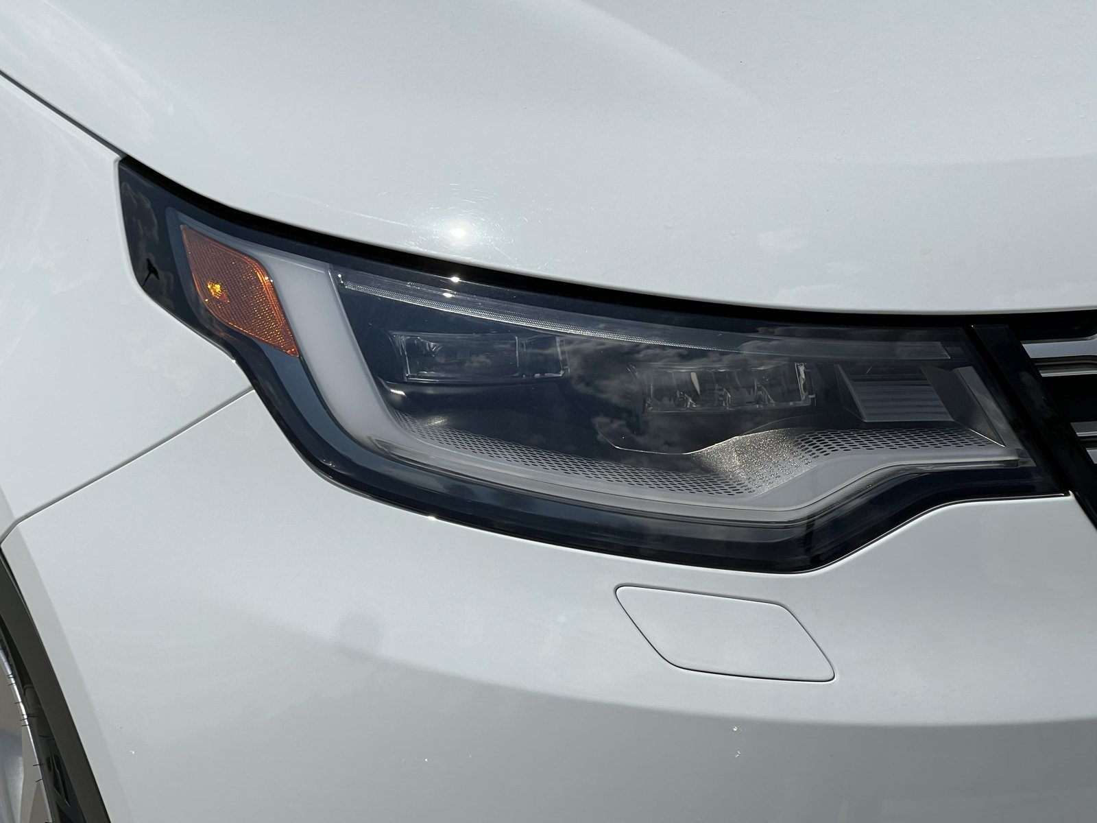 Used 2024 Land Rover Discovery S AWD/4WD image 10