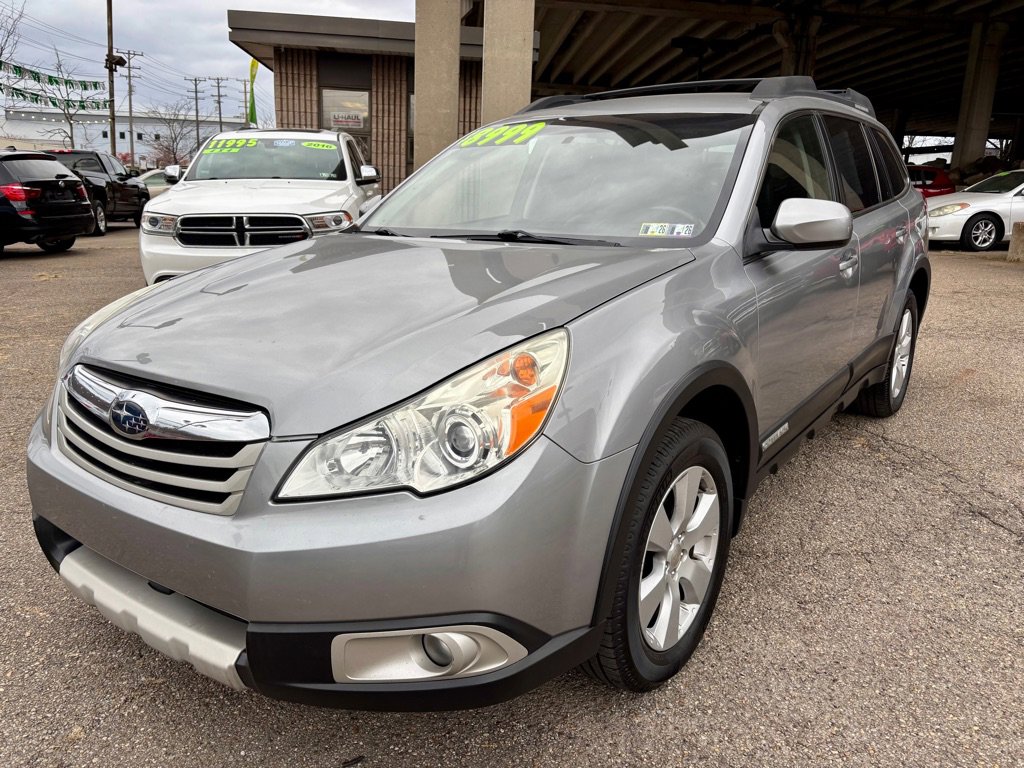 Used 2011 Subaru Outback 2.5i Limited image 2