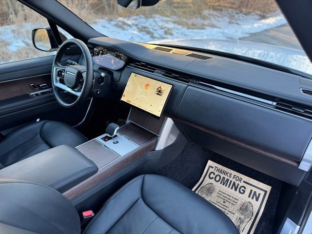 Used 2025 Land Rover Range Rover SE image 19