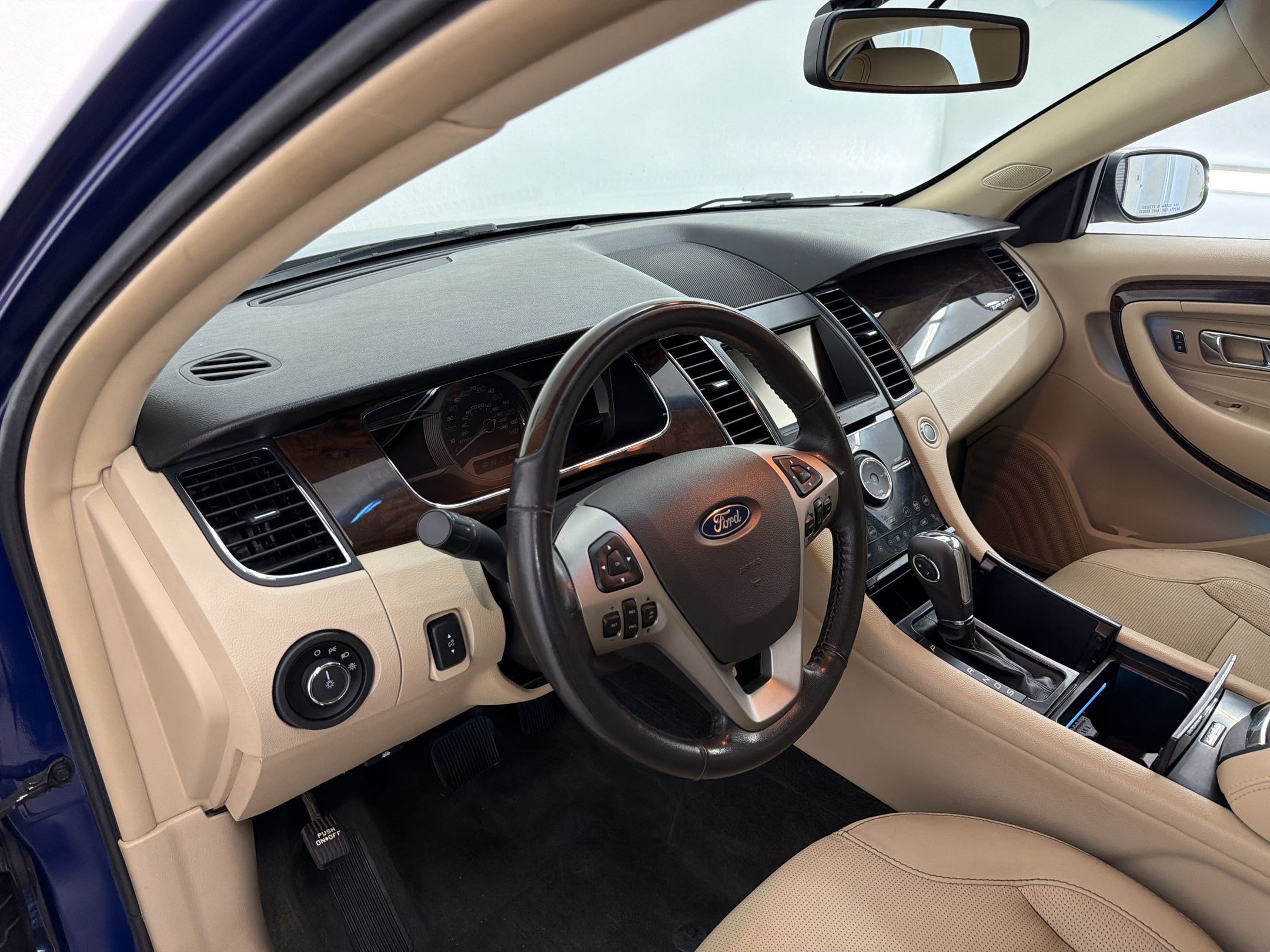 Used 2013 Ford Taurus Limited FWD image 4