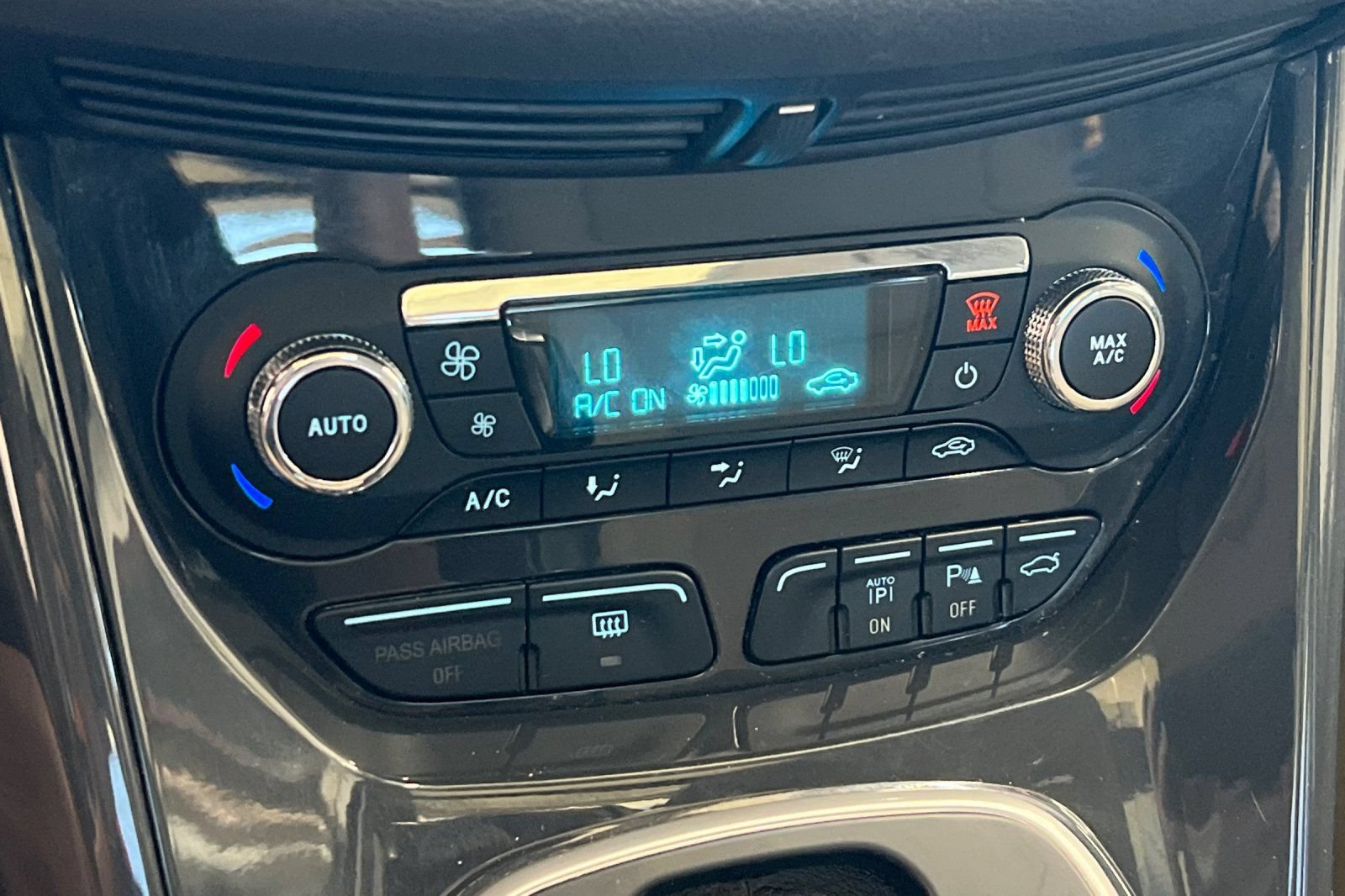 Used 2014 Ford Escape Titanium w/ Equipment Group 401A AWD/4WD image 21