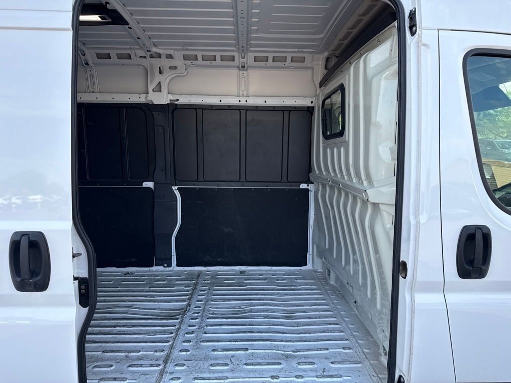 Used 2024 RAM ProMaster 2500 w/ Convenience Group FWD image 15
