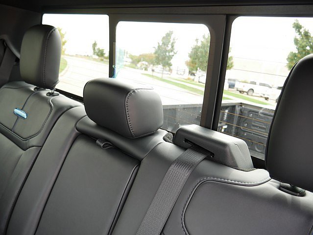 New 2026 Ford F450 Platinum w/ FX4 Off-Road Package image 16