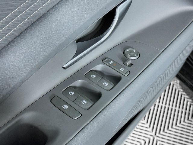 Used 2025 Hyundai Elantra Sport FWD image 29