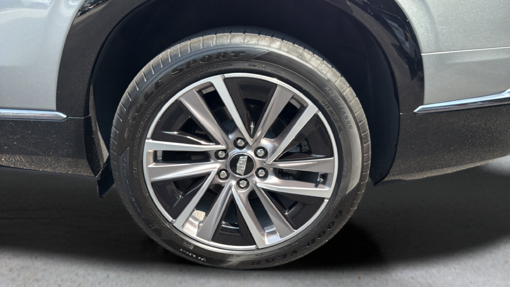Certified 2026 Cadillac Vistiq Sport w/ LPO, Floor Liner Package AWD/4WD image 15