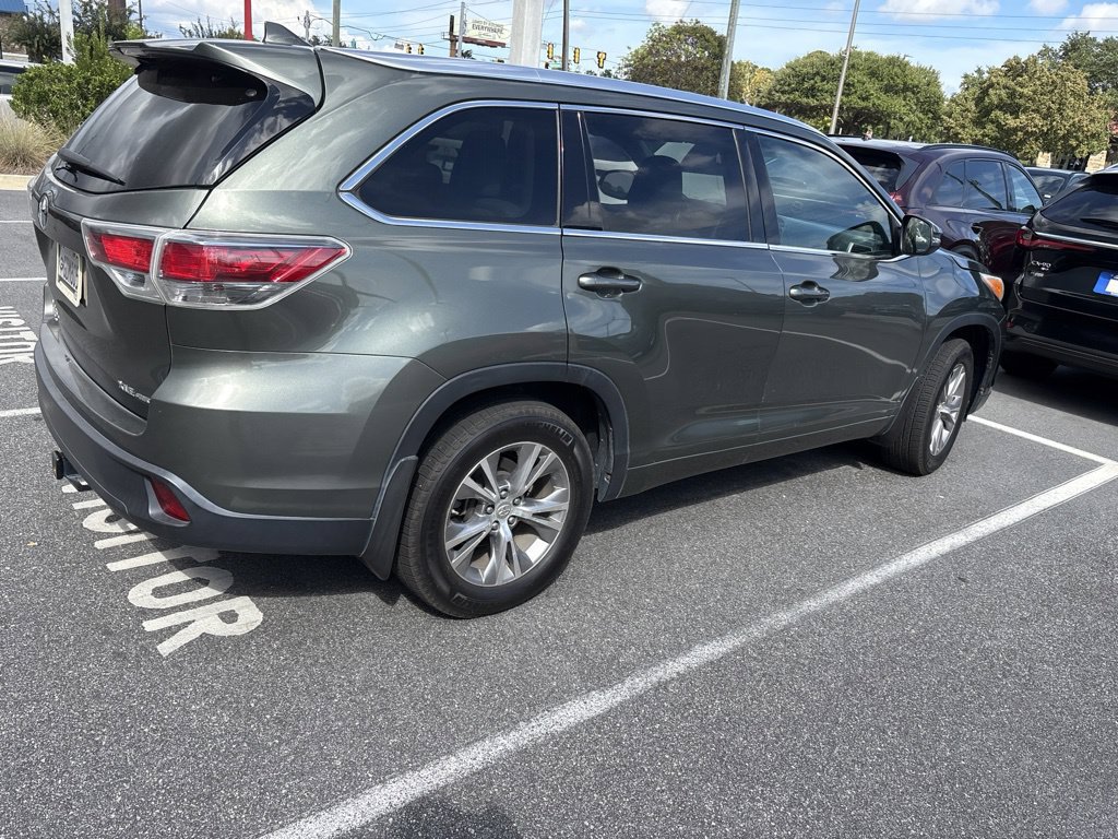 Used 2014 Toyota Highlander XLE AWD/4WD image 8
