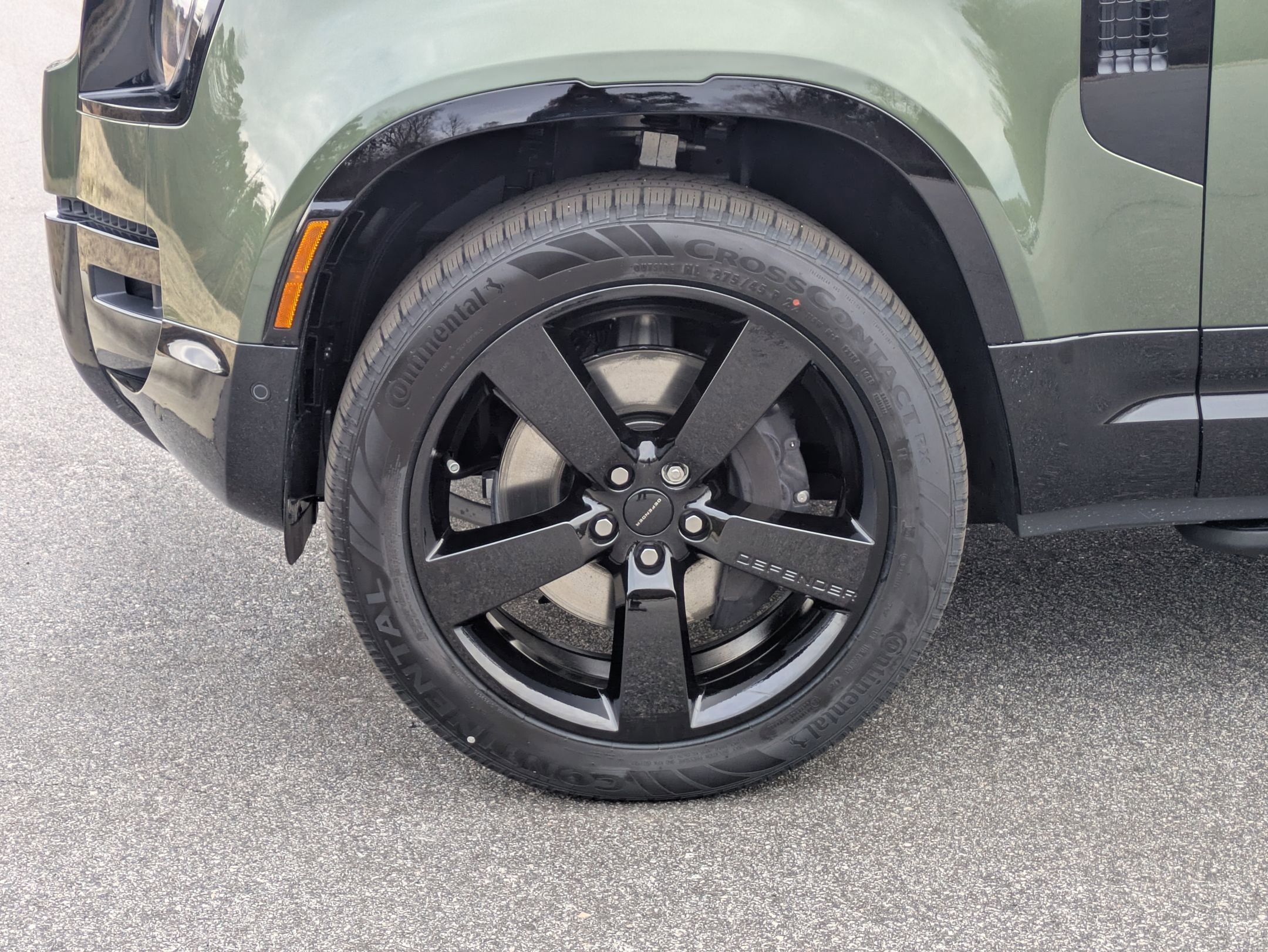 New 2026 Land Rover Defender 110 X-Dynamic SE image 34