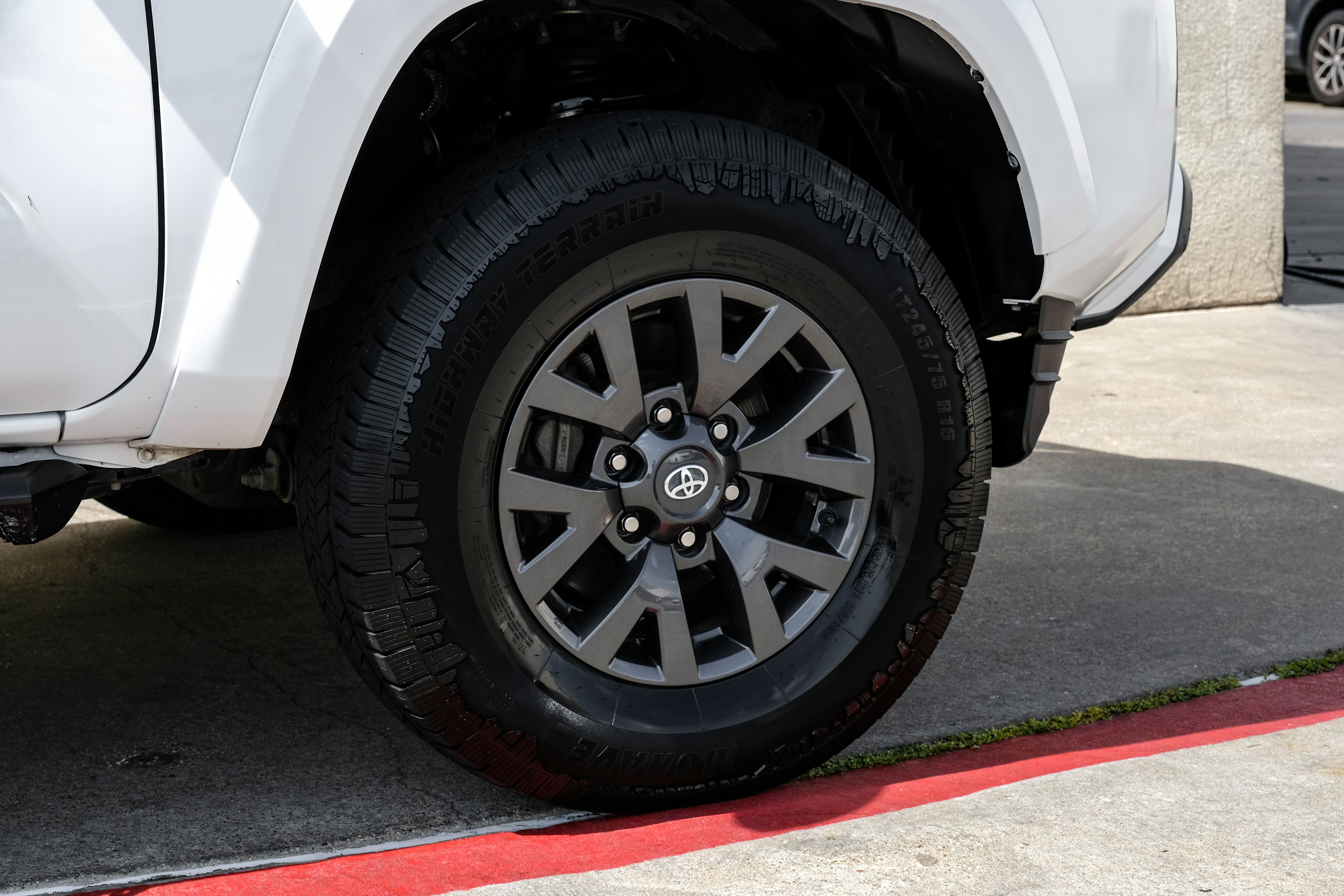 Used 2021 Toyota Tacoma SR5 RWD image 49