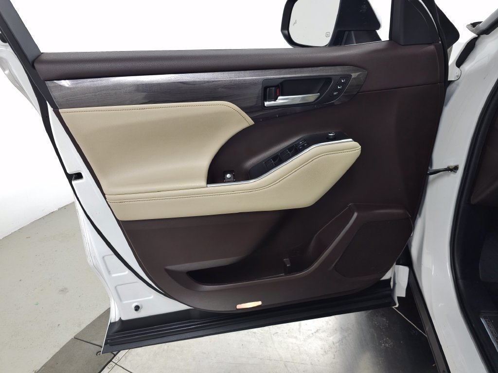 Used 2022 Toyota Highlander Platinum FWD image 15