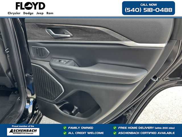 New 2025 Jeep Grand Cherokee Limited w/ Black Appearance Package image 28