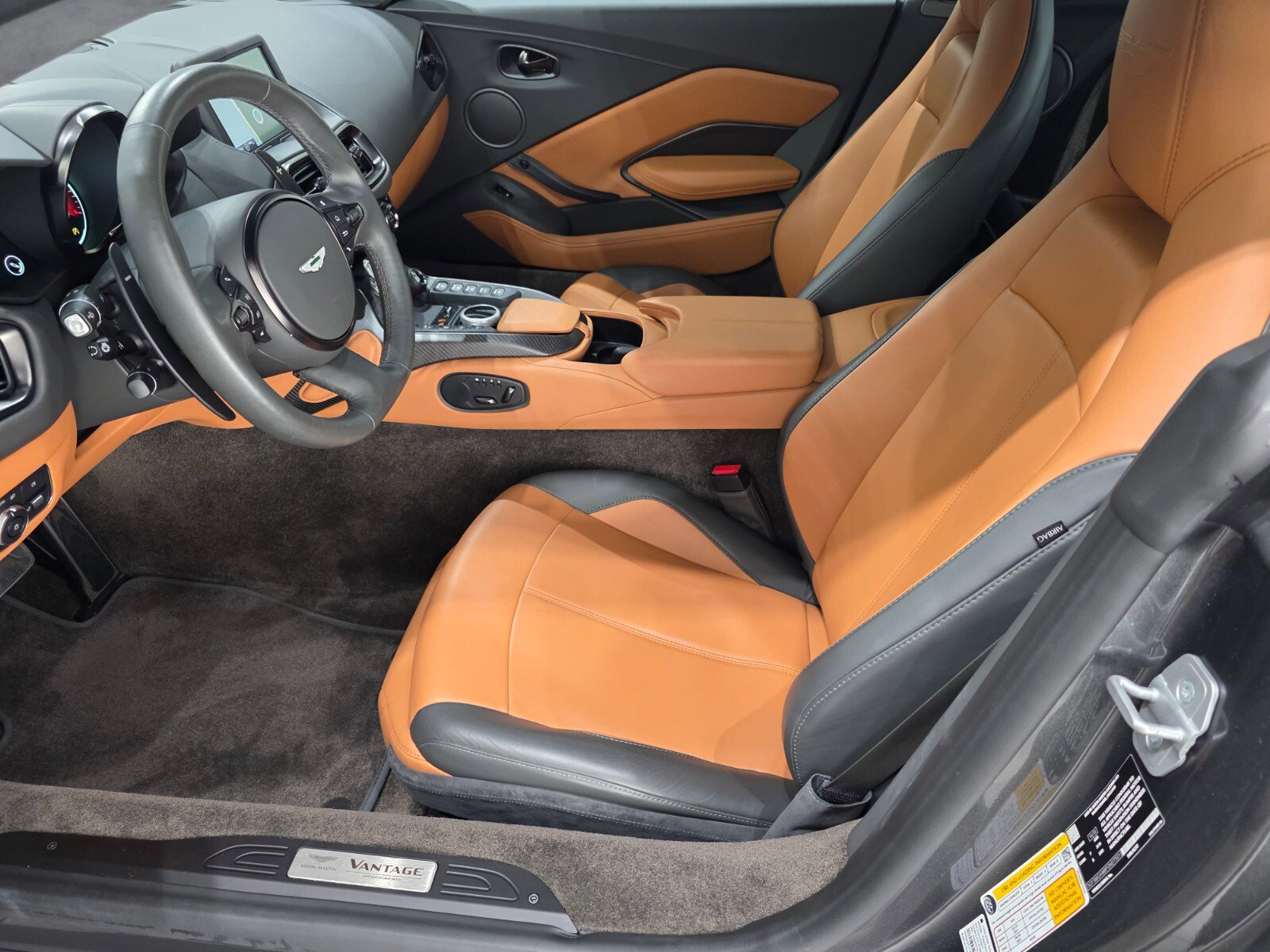 Used 2023 Aston Martin V8 Vantage Coupe image 17