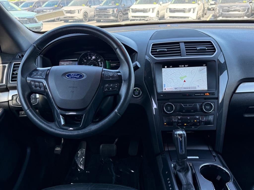 Used 2017 Ford Explorer XLT image 9