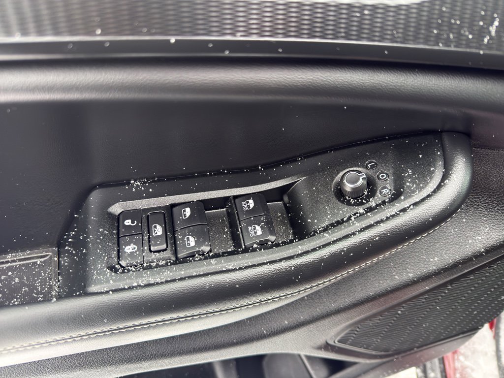 Used 2024 Jeep Grand Cherokee Altitude image 11