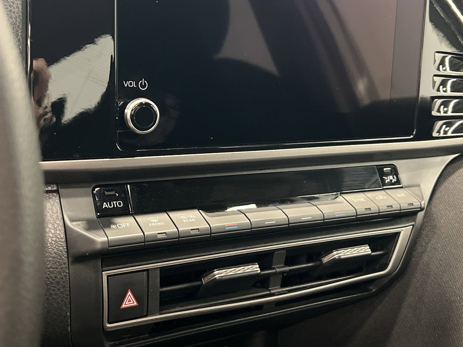 Used 2025 Toyota Camry LE image 18