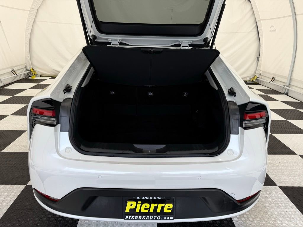 Used 2023 Toyota Prius LE FWD image 4