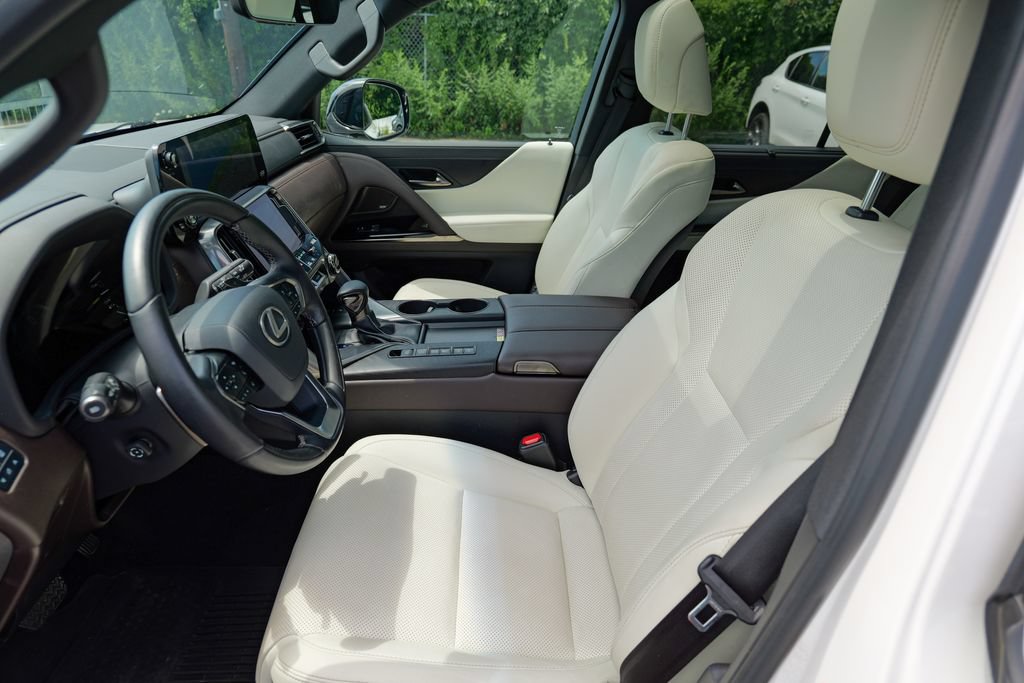 Used 2024 Lexus LX 600 4WD w/ Appearance Package image 23