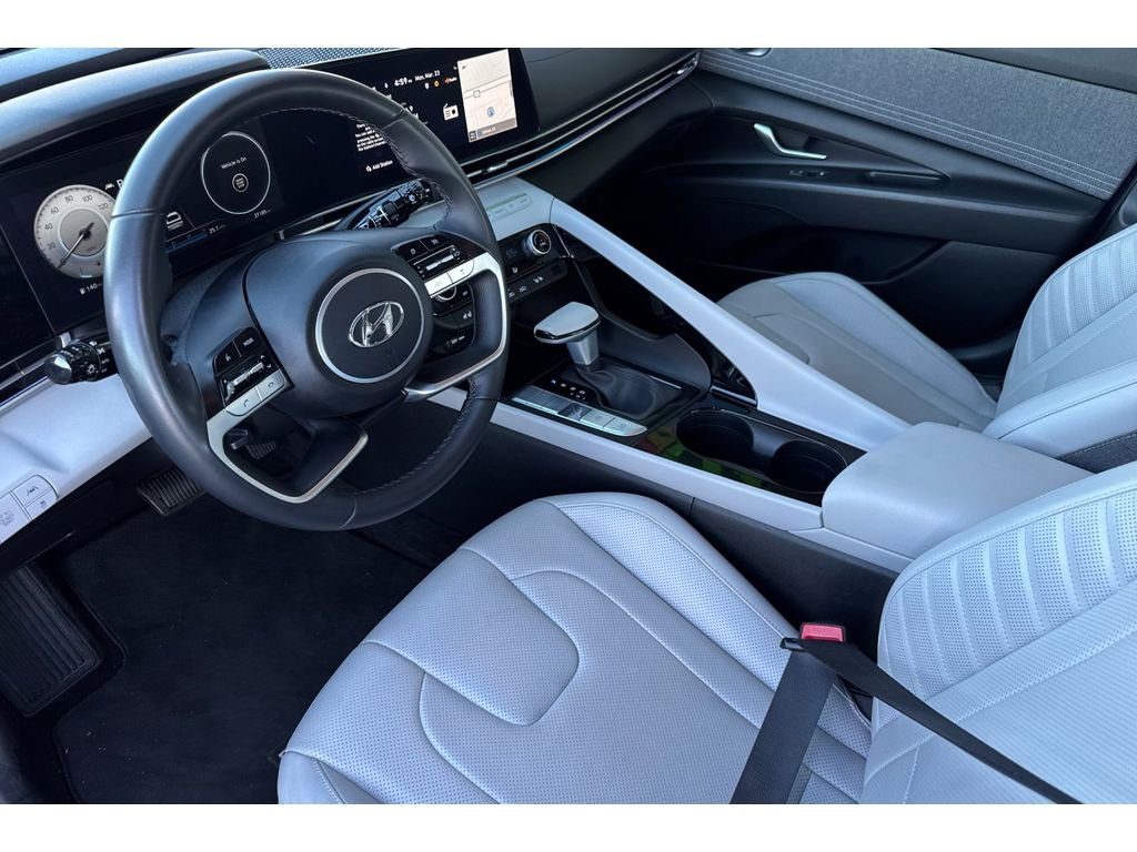 Used 2023 Hyundai Elantra Limited image 10