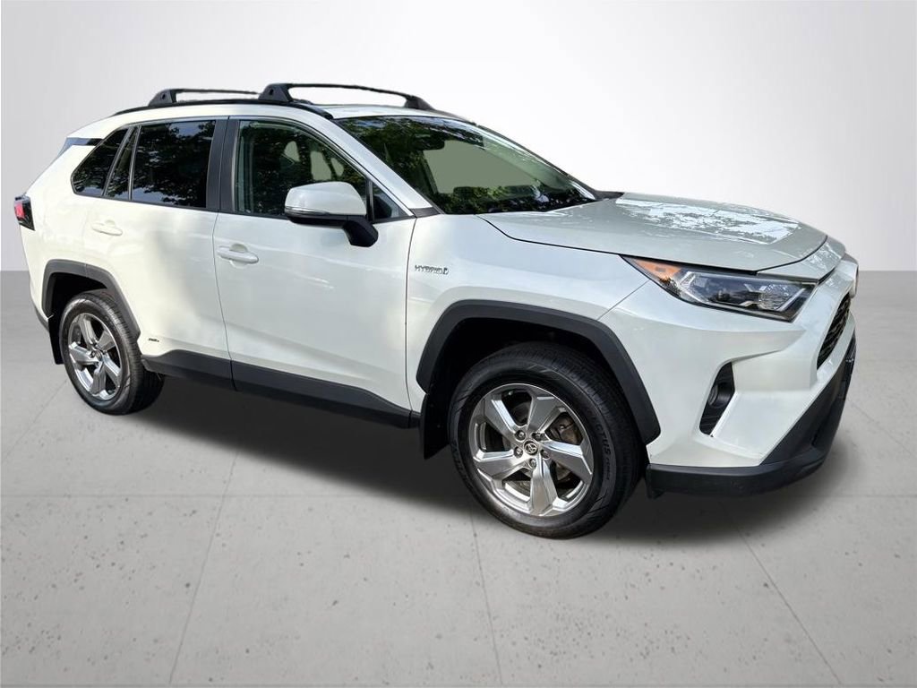 Used 2021 Toyota RAV4 XLE Premium AWD/4WD image 4