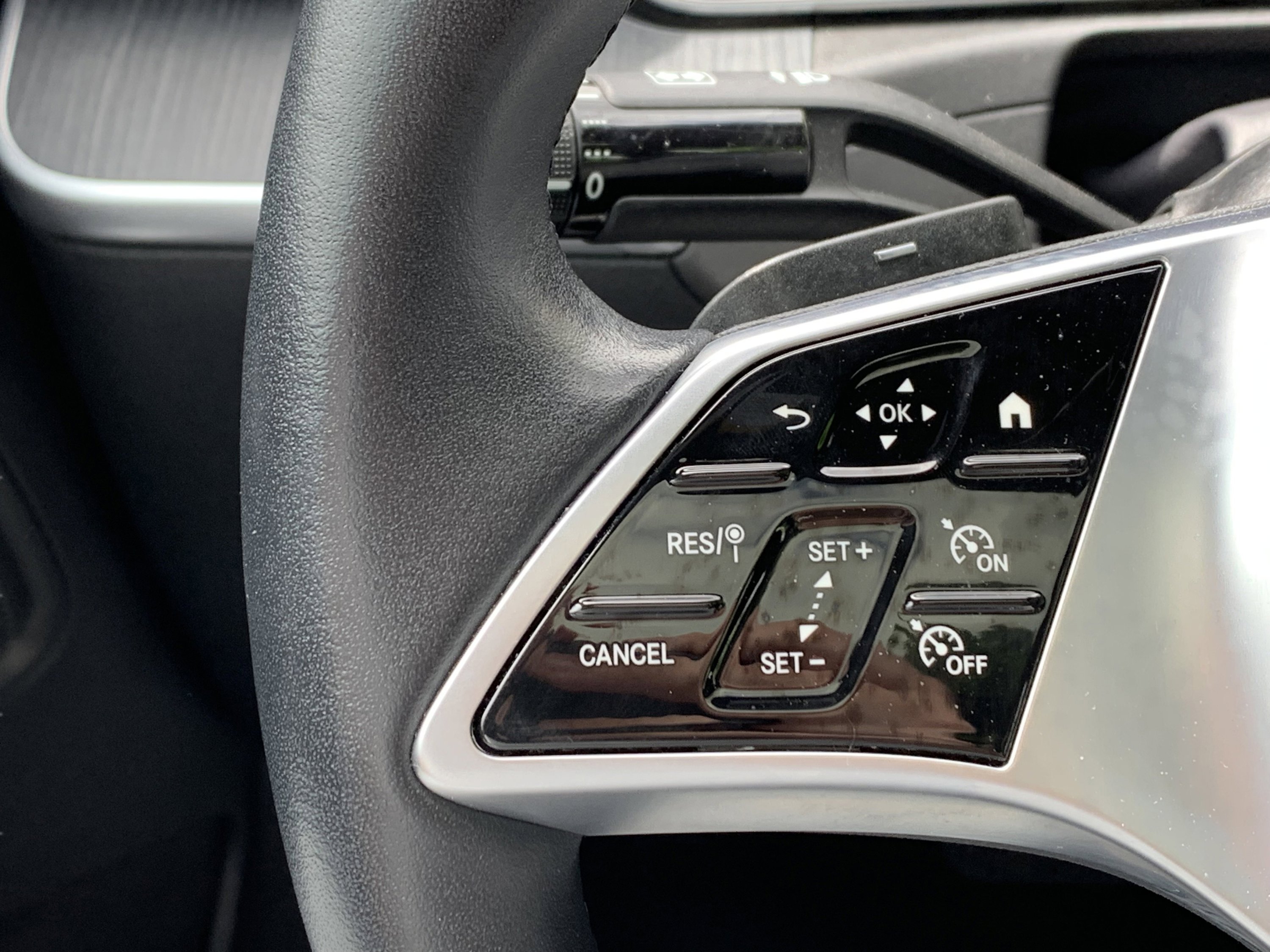 Used 2022 Mercedes-Benz C 300 4MATIC Sedan w/ Exclusive Trim Package image 39