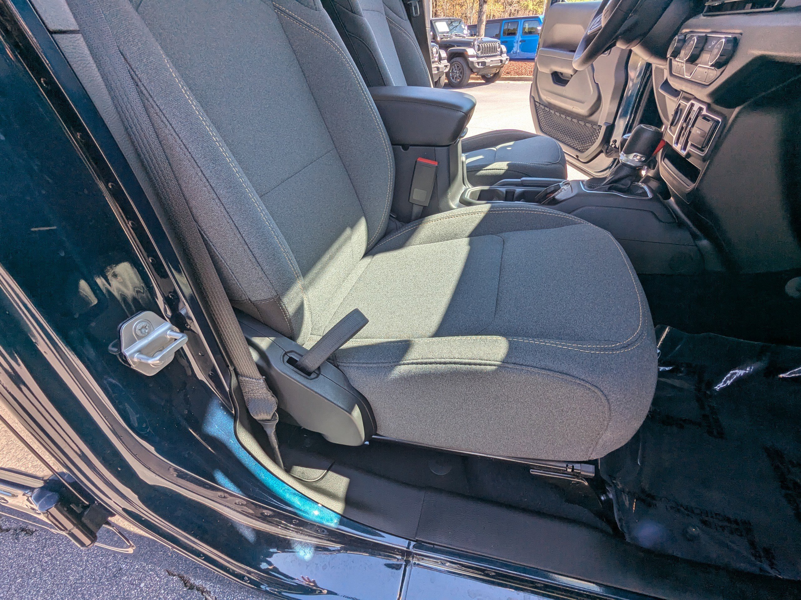 Certified 2025 Jeep Gladiator Sport image 17