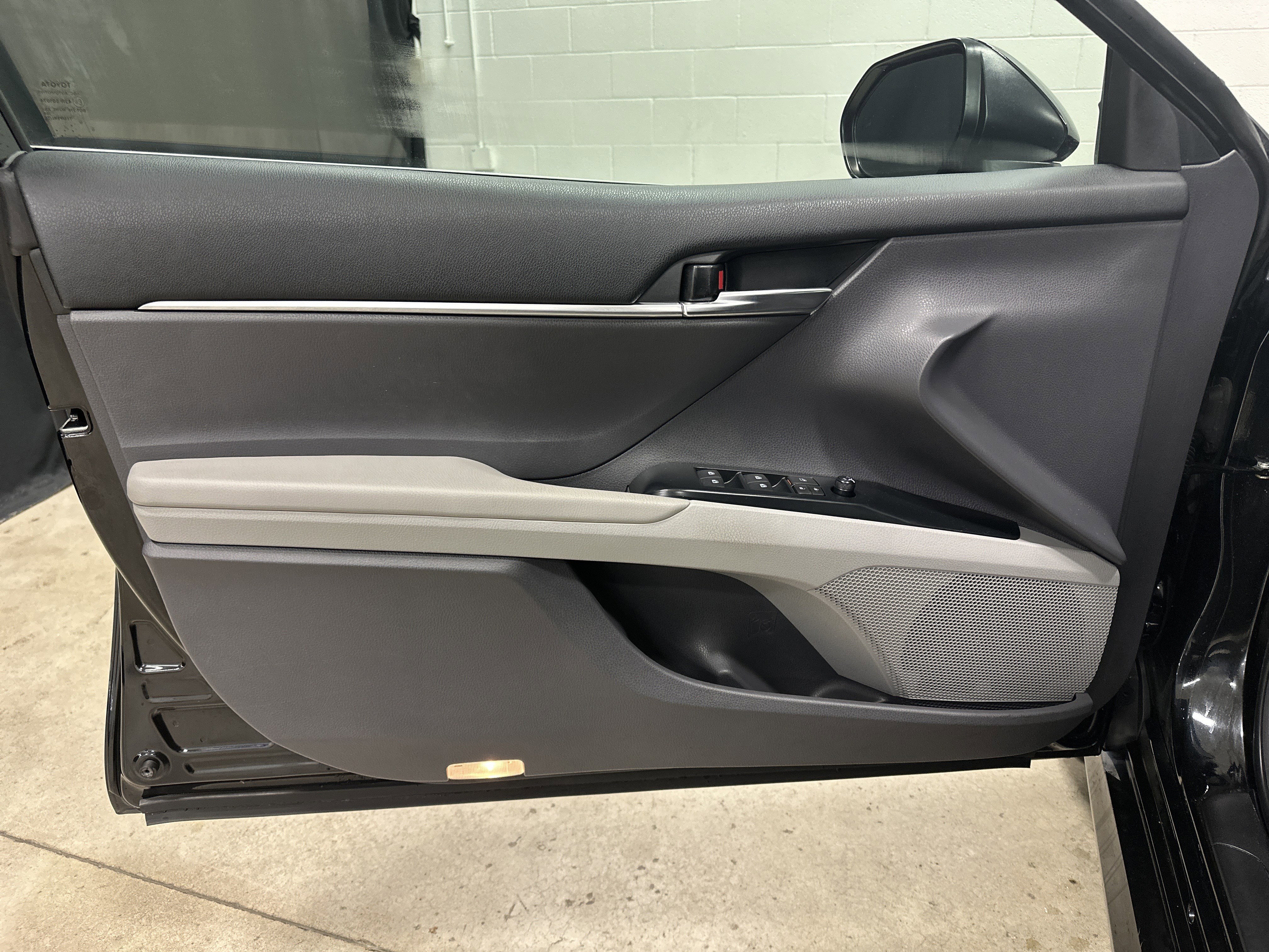 Used 2019 Toyota Camry LE image 14